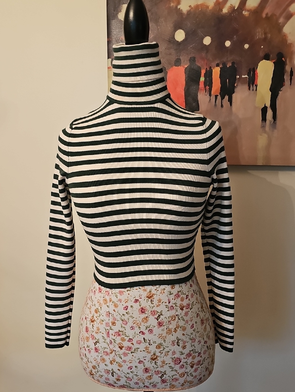 Zara Green and White Striped Ribbed Cropped  Top.Size M.